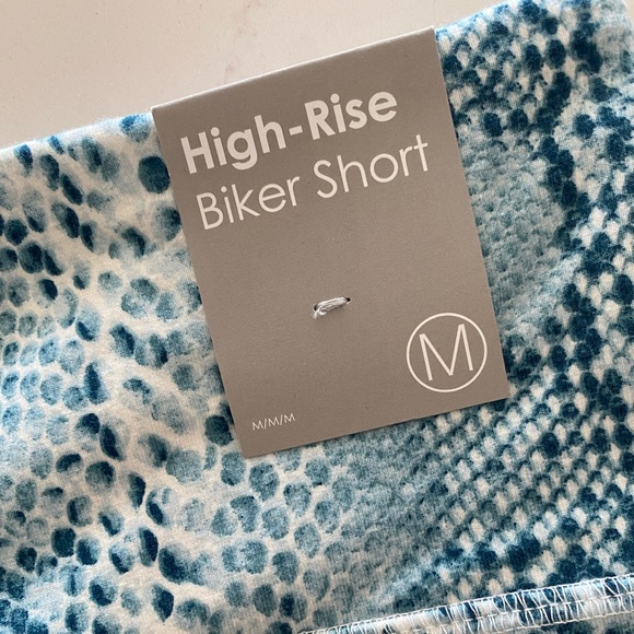 Active Snake Print Biker Shorts and Cropped Cami, Medium - Picture 5 of 6